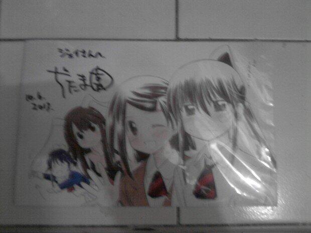 0_-RrHqOyohT3bRoWh.jpg A souvenir from manga artist Bow Ditama’s visit to the Philippines
