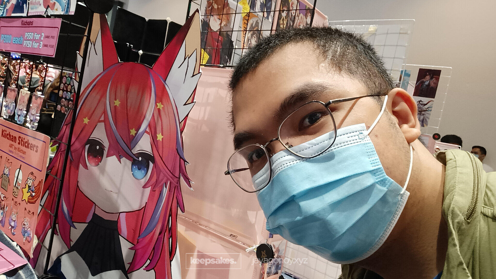 I met Kitsui Akira in person as she performs on stage. She’s the way we saw her in this standee, cute and fluffy.